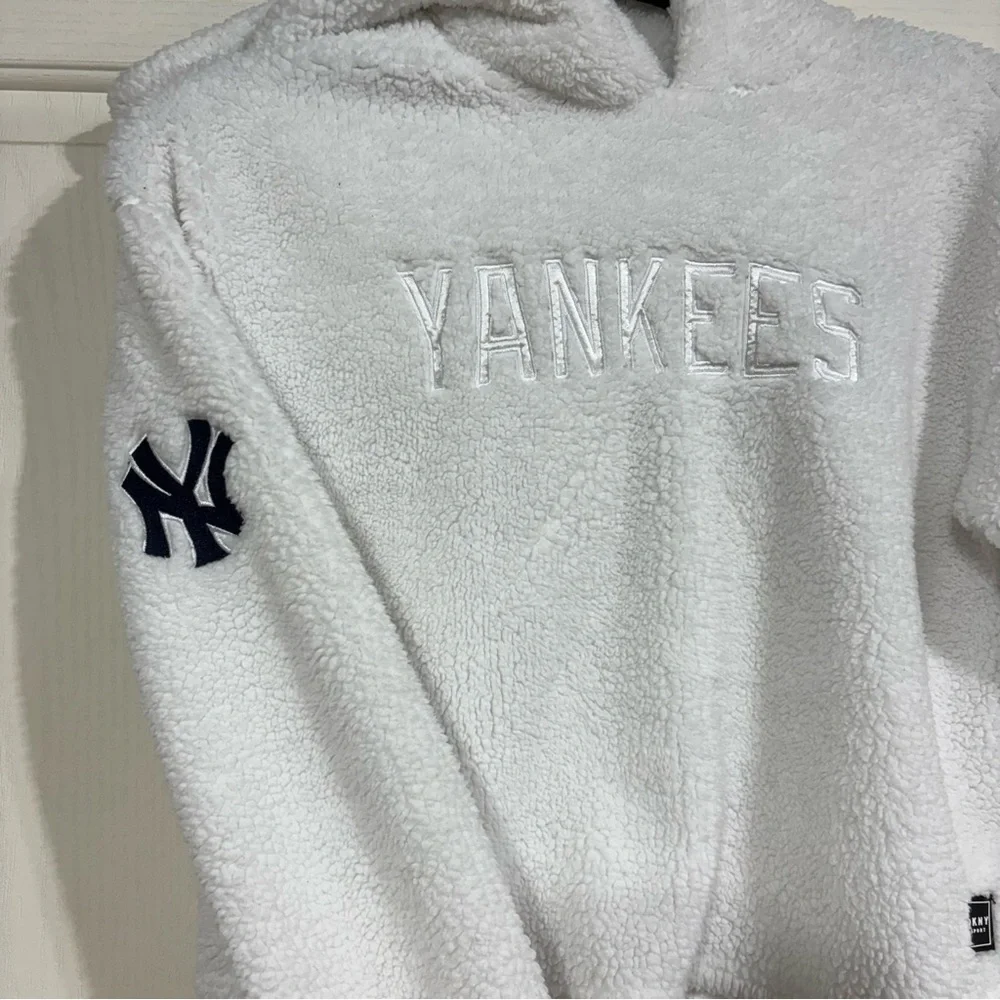 DKNY Sport New York Yankees Sherpa Hoodie Pullover White Women's Size Small - Picture 4 of 11